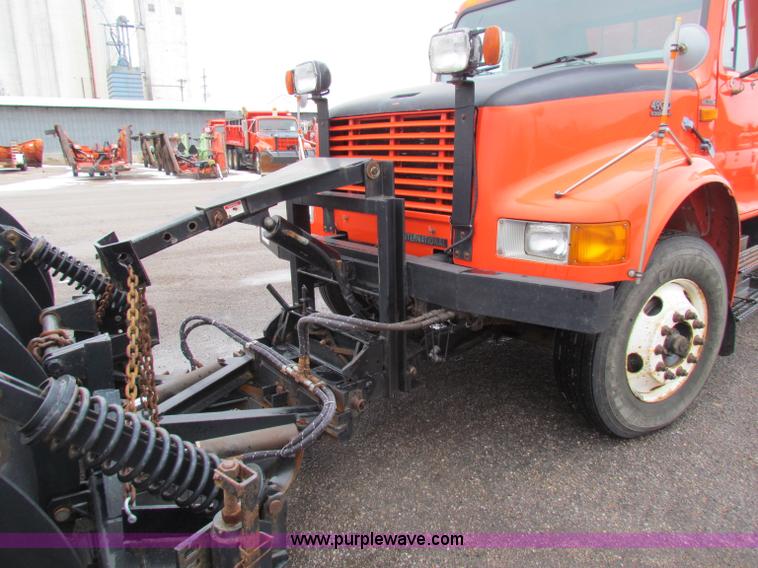 image for item B7128 1999 International 4900 tandem axle dump truck