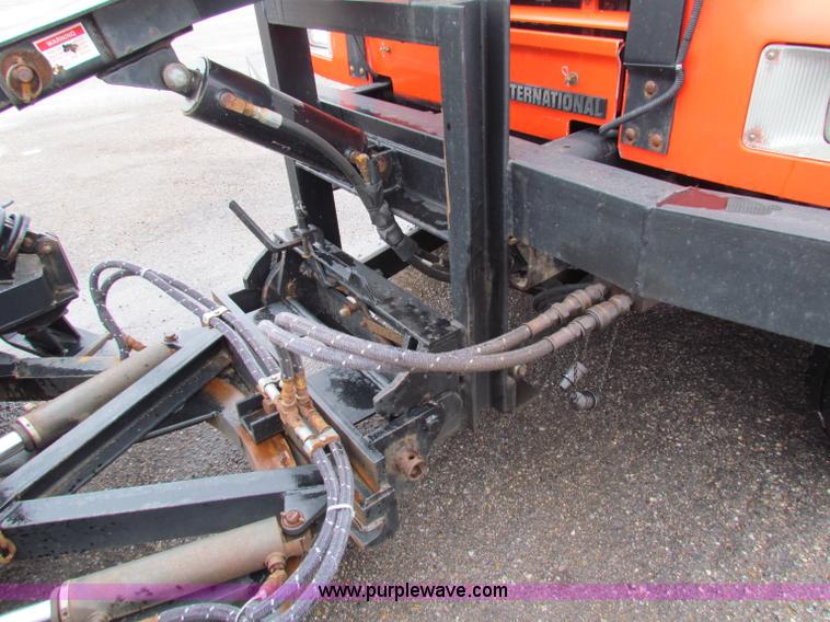 image for item B7128 1999 International 4900 tandem axle dump truck