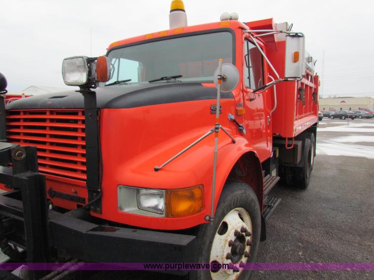 image for item B7128 1999 International 4900 tandem axle dump truck