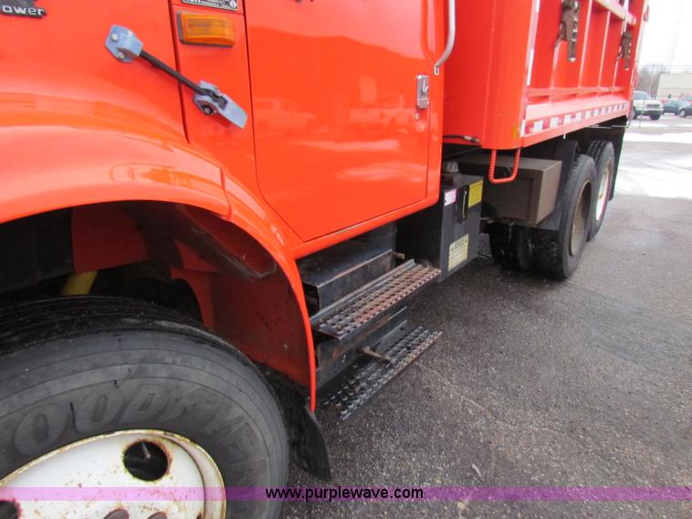 image for item B7128 1999 International 4900 tandem axle dump truck