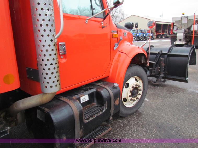 image for item B7128 1999 International 4900 tandem axle dump truck