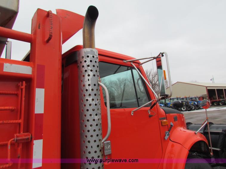 image for item B7128 1999 International 4900 tandem axle dump truck