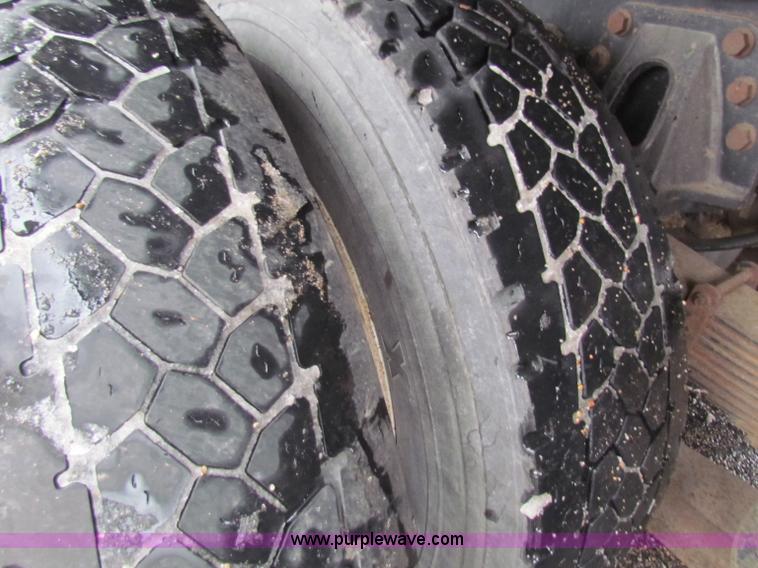 image for item B7128 1999 International 4900 tandem axle dump truck