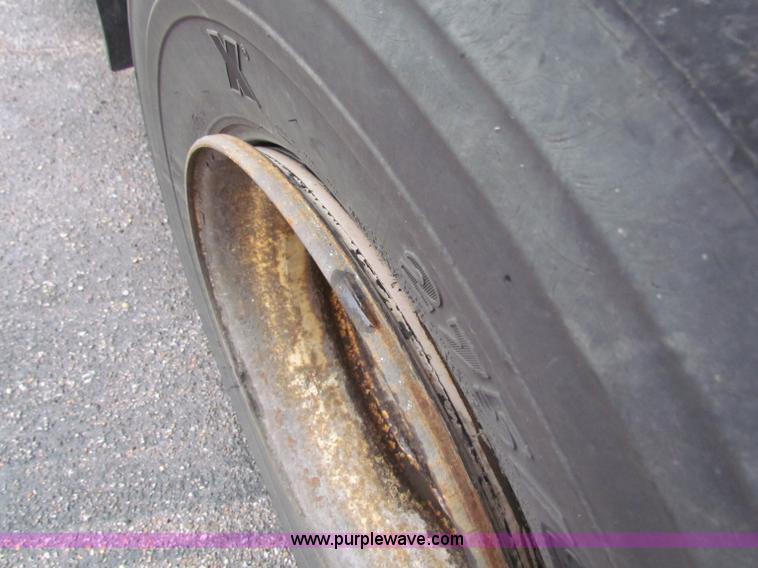 image for item B7128 1999 International 4900 tandem axle dump truck