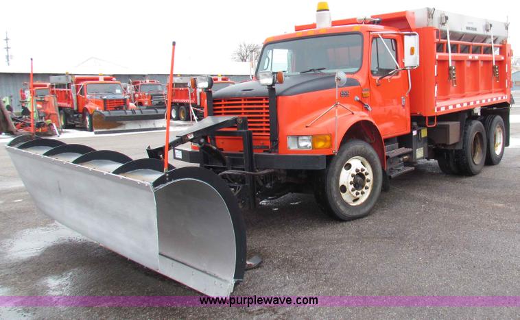 image for item B7128 1999 International 4900 tandem axle dump truck