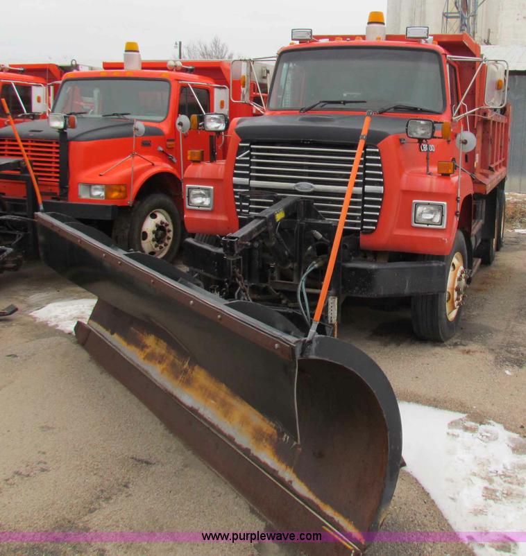 image for item B7129 1995 Ford LNT8000 tandem axle dump truck
