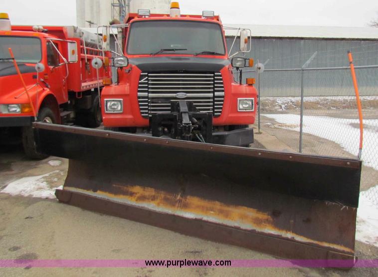 image for item B7129 1995 Ford LNT8000 tandem axle dump truck