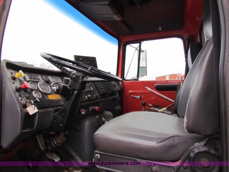 image for item B7129 1995 Ford LNT8000 tandem axle dump truck