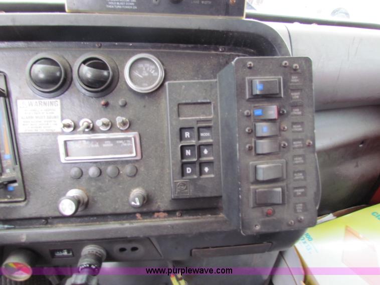 image for item B7129 1995 Ford LNT8000 tandem axle dump truck