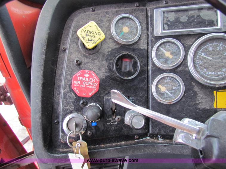 image for item B7129 1995 Ford LNT8000 tandem axle dump truck