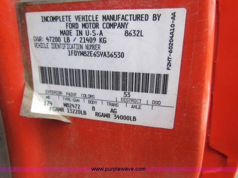 image for item B7129 1995 Ford LNT8000 tandem axle dump truck