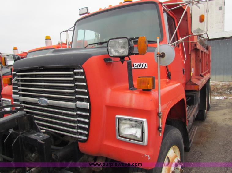 image for item B7129 1995 Ford LNT8000 tandem axle dump truck
