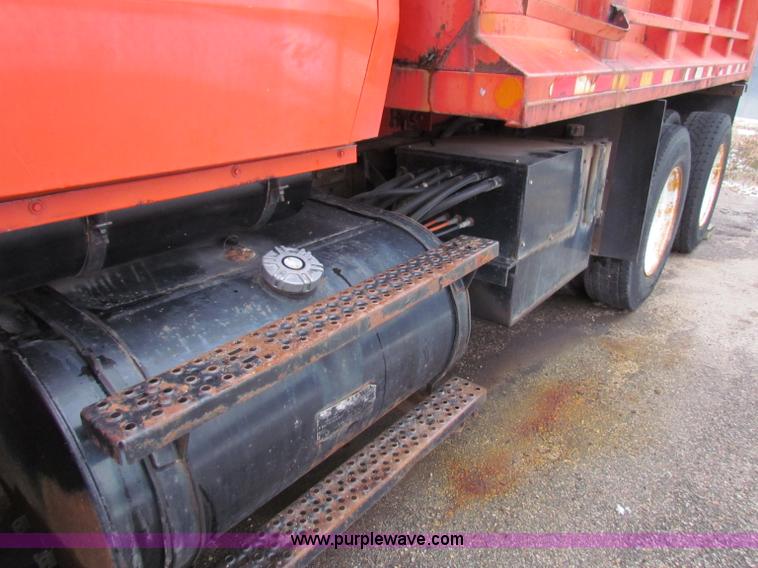 image for item B7129 1995 Ford LNT8000 tandem axle dump truck