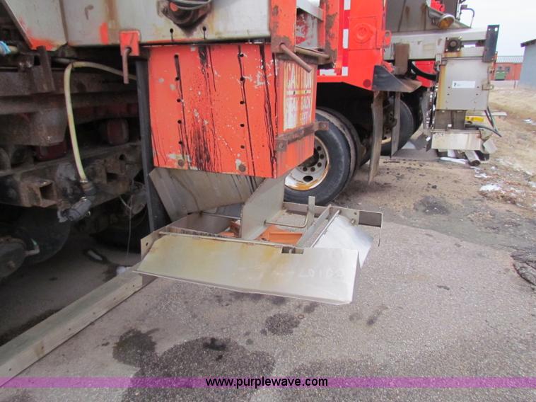 image for item B7129 1995 Ford LNT8000 tandem axle dump truck