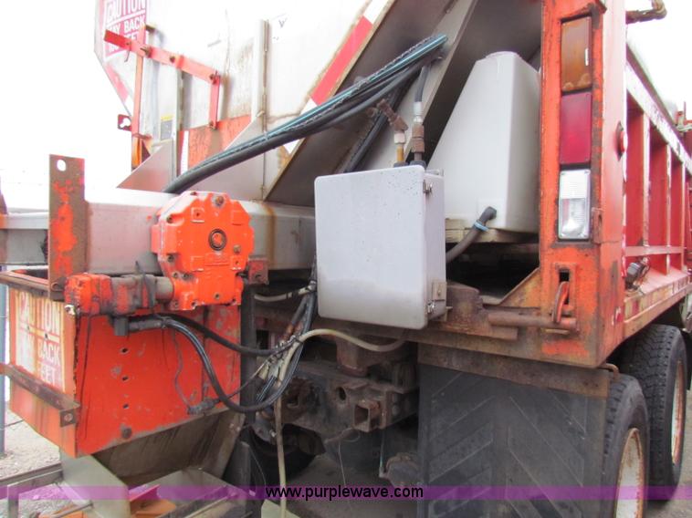 image for item B7129 1995 Ford LNT8000 tandem axle dump truck