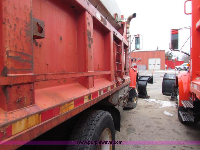 image for item B7129 1995 Ford LNT8000 tandem axle dump truck