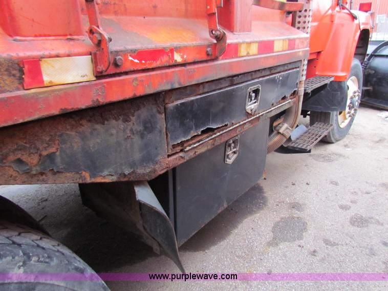 image for item B7129 1995 Ford LNT8000 tandem axle dump truck