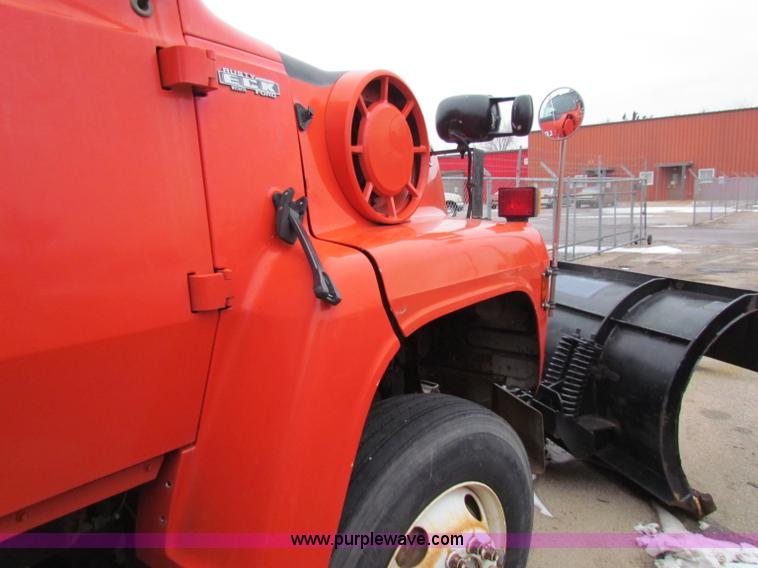 image for item B7129 1995 Ford LNT8000 tandem axle dump truck