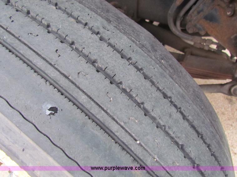 image for item B7129 1995 Ford LNT8000 tandem axle dump truck