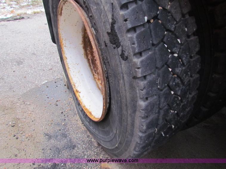 image for item B7129 1995 Ford LNT8000 tandem axle dump truck