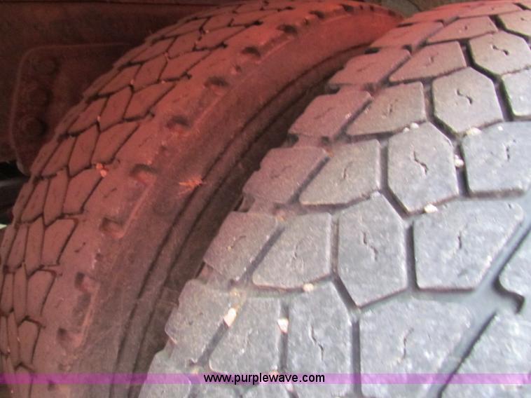 image for item B7129 1995 Ford LNT8000 tandem axle dump truck