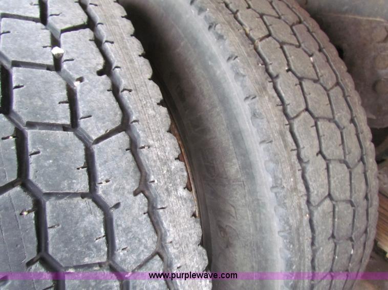 image for item B7129 1995 Ford LNT8000 tandem axle dump truck