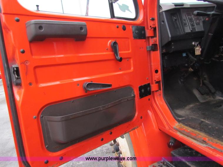 image for item B7130 1997 International 4900 tandem axle dump truck