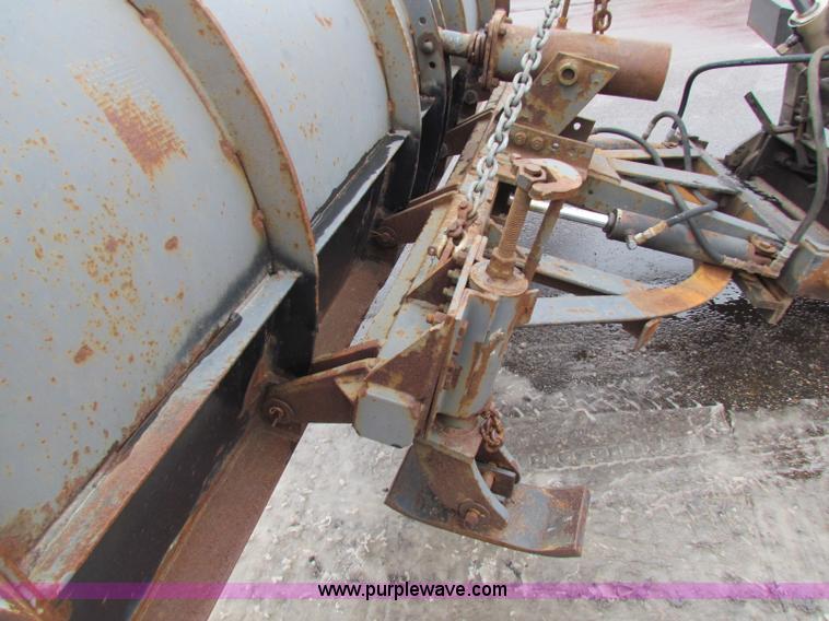 image for item B7130 1997 International 4900 tandem axle dump truck