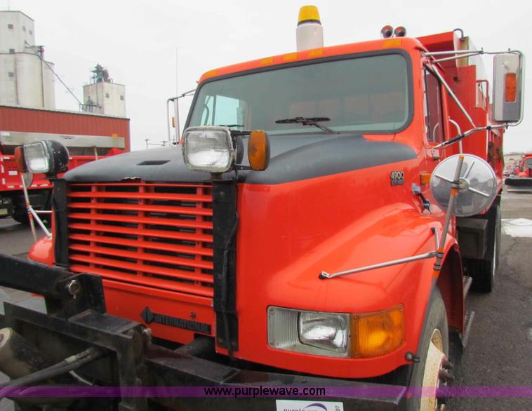 image for item B7130 1997 International 4900 tandem axle dump truck