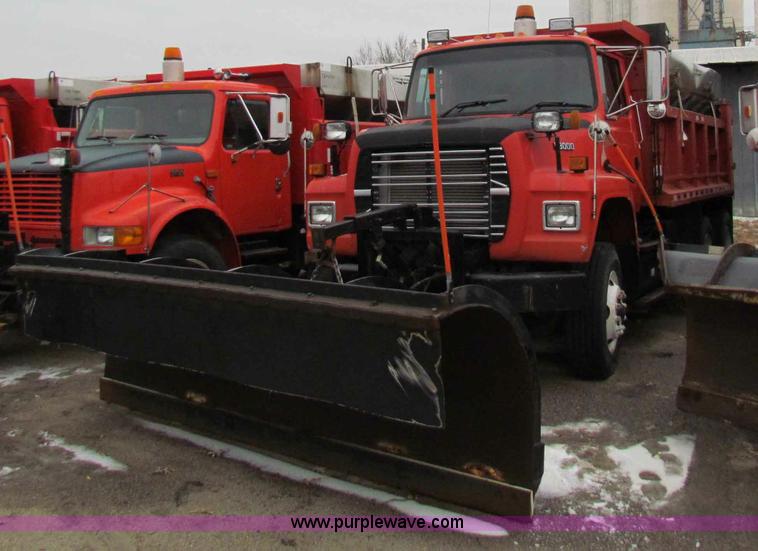image for item B7131 1995 Ford LNT8000 tandem axle dump truck