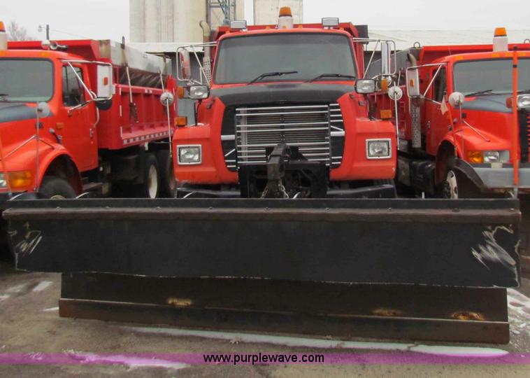 image for item B7131 1995 Ford LNT8000 tandem axle dump truck