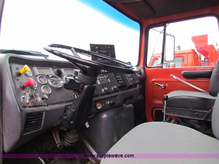 image for item B7131 1995 Ford LNT8000 tandem axle dump truck