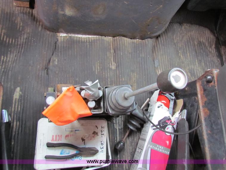 image for item B7131 1995 Ford LNT8000 tandem axle dump truck