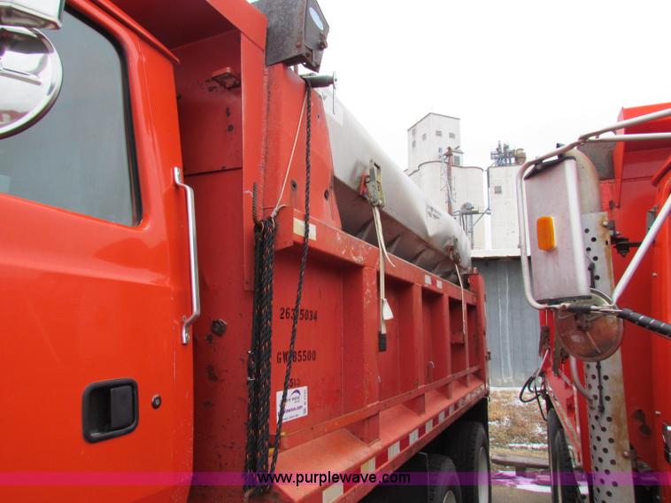 image for item B7131 1995 Ford LNT8000 tandem axle dump truck