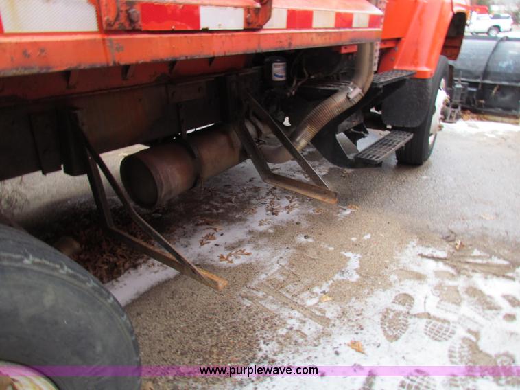 image for item B7131 1995 Ford LNT8000 tandem axle dump truck
