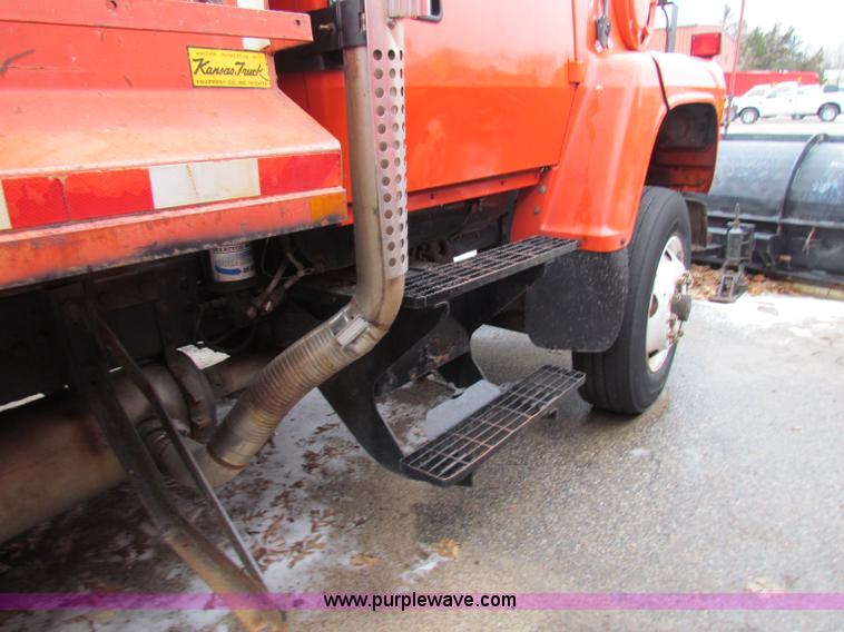 image for item B7131 1995 Ford LNT8000 tandem axle dump truck