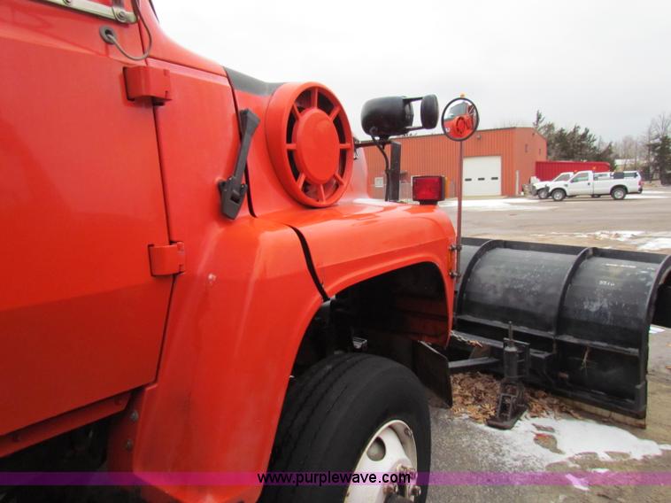 image for item B7131 1995 Ford LNT8000 tandem axle dump truck