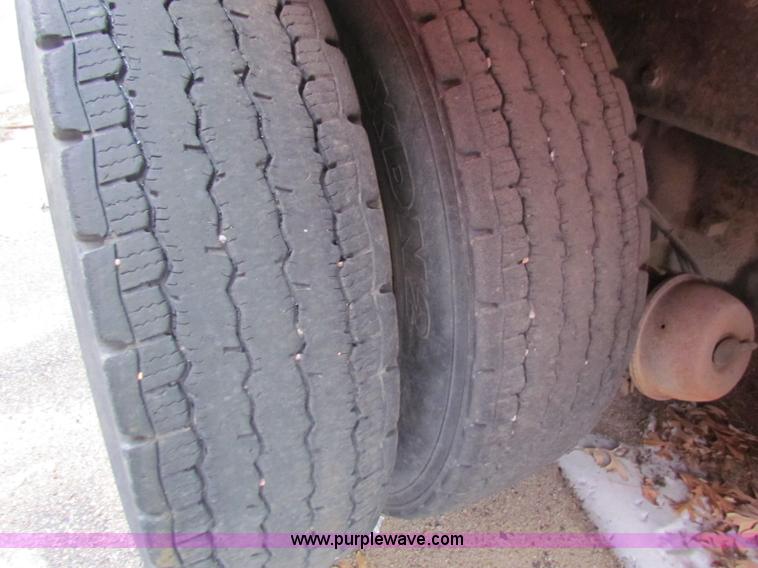 image for item B7131 1995 Ford LNT8000 tandem axle dump truck