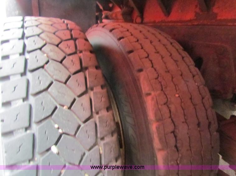 image for item B7131 1995 Ford LNT8000 tandem axle dump truck