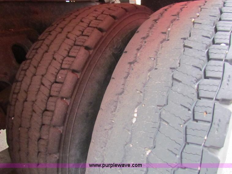 image for item B7131 1995 Ford LNT8000 tandem axle dump truck