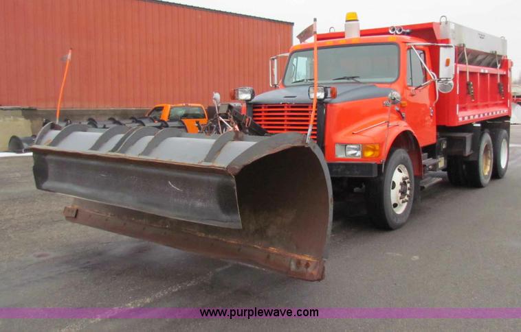 image for item B7132 1997 International 4900 tandem axle dump truck