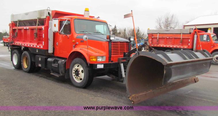 image for item B7132 1997 International 4900 tandem axle dump truck