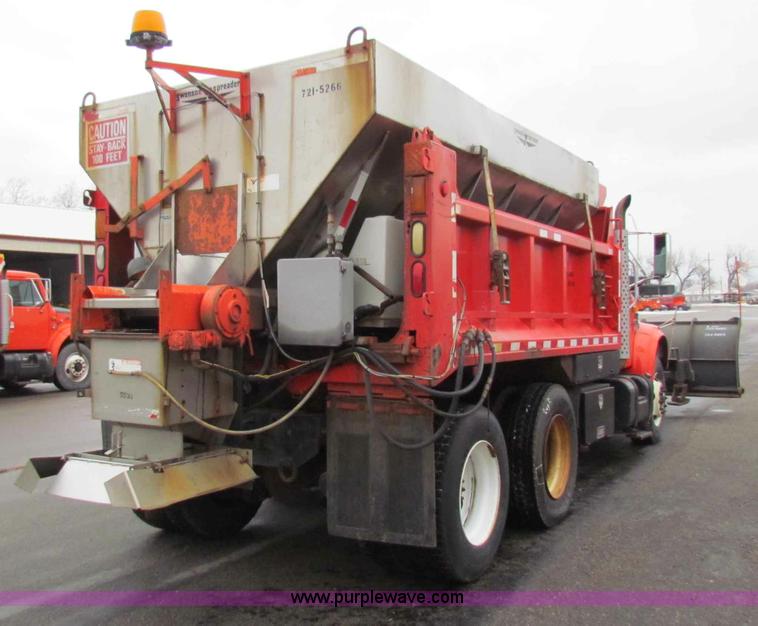 image for item B7132 1997 International 4900 tandem axle dump truck