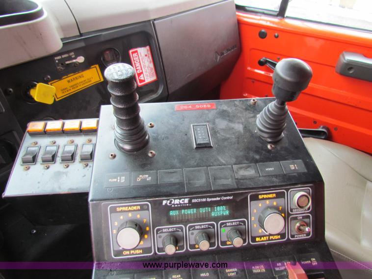 image for item B7132 1997 International 4900 tandem axle dump truck