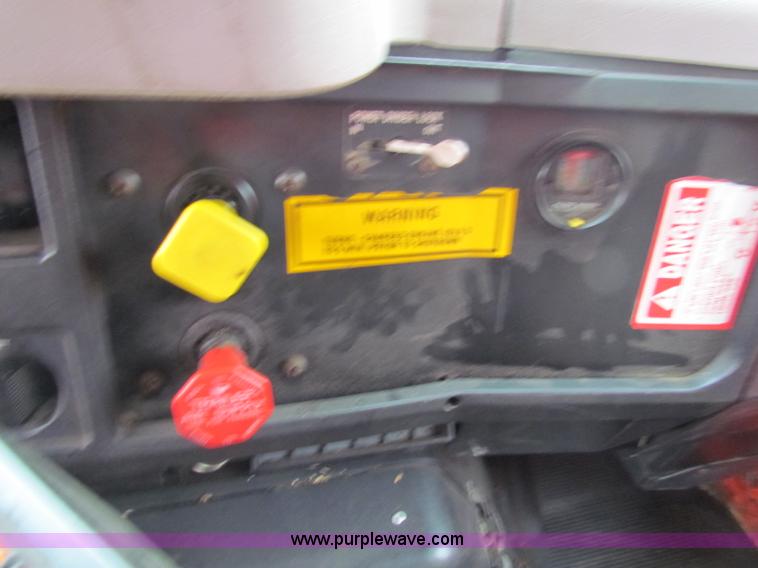 image for item B7132 1997 International 4900 tandem axle dump truck