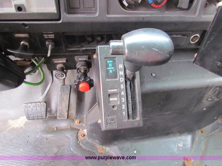 image for item B7132 1997 International 4900 tandem axle dump truck