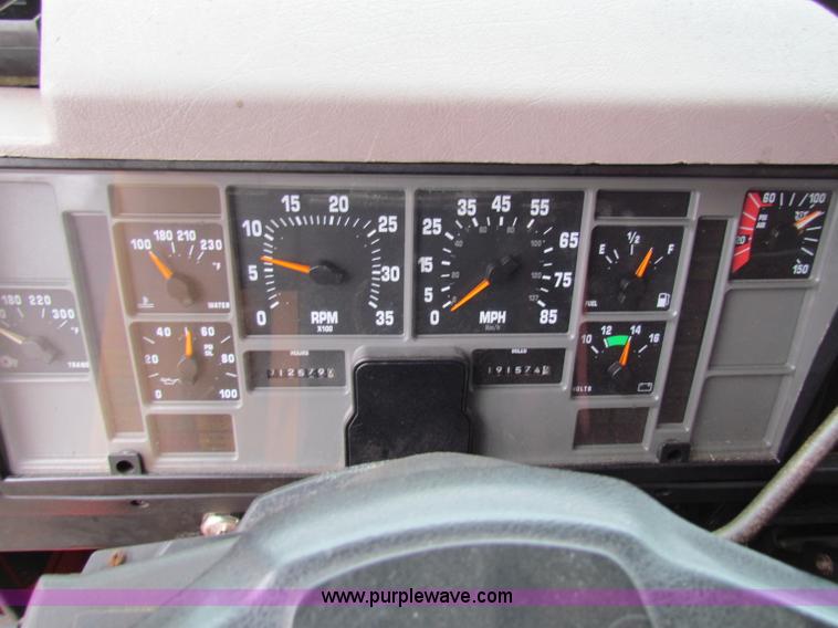 image for item B7132 1997 International 4900 tandem axle dump truck