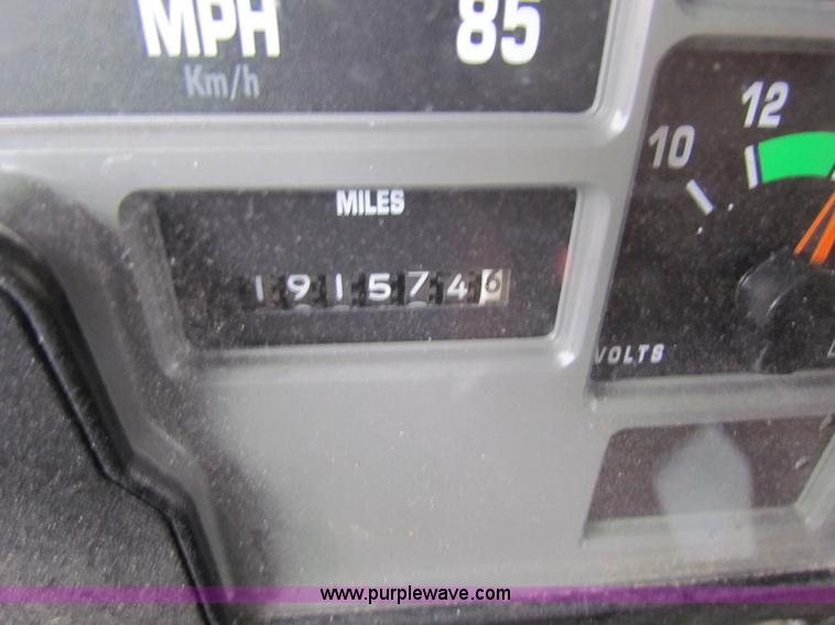 image for item B7132 1997 International 4900 tandem axle dump truck