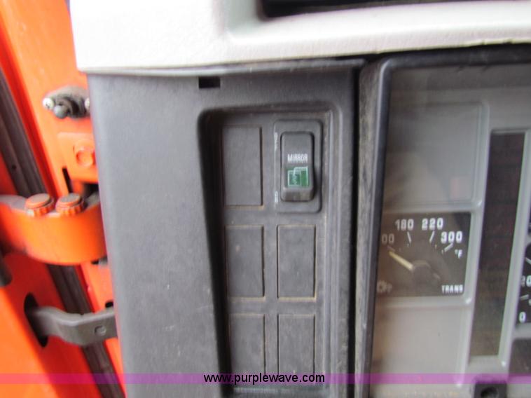 image for item B7132 1997 International 4900 tandem axle dump truck