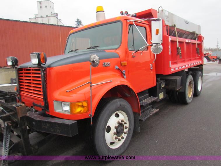 image for item B7132 1997 International 4900 tandem axle dump truck